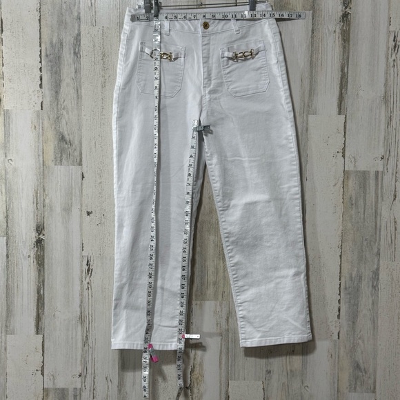 Camila Coelho Ivory Cropped Jeans with Gold Chain Detail - Picture 4 of 14